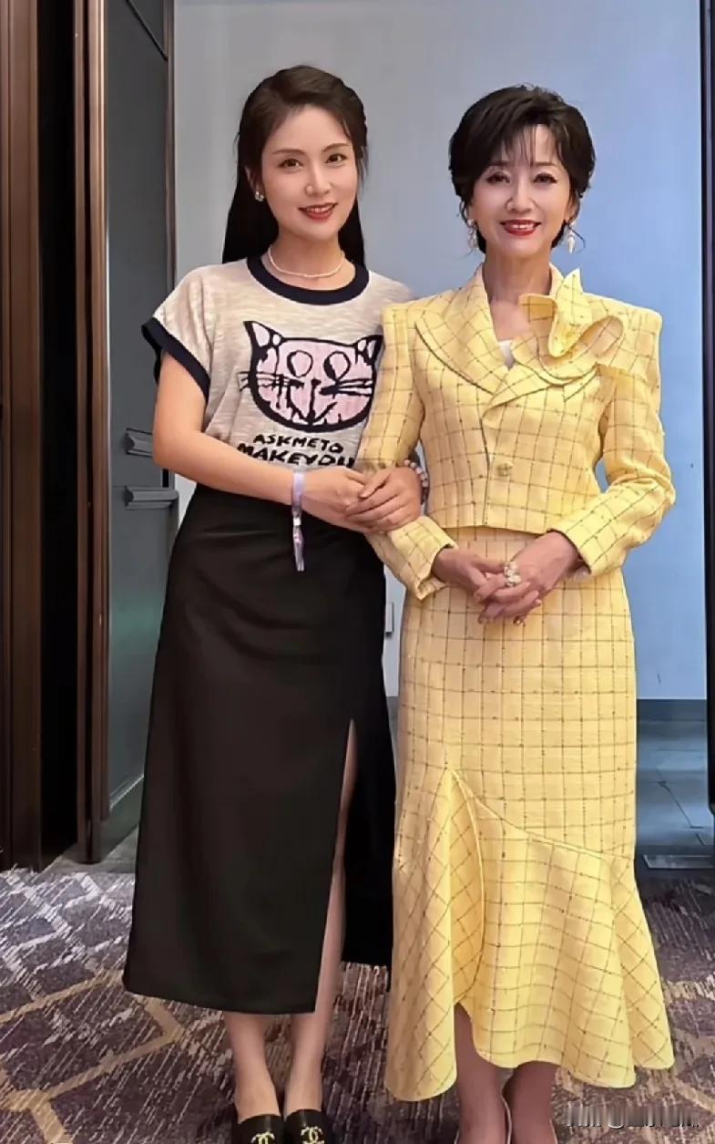 70岁的赵雅芝被赞“气质如初，少女之心未减”，真不愧是“岁月从不败美人”。她温婉