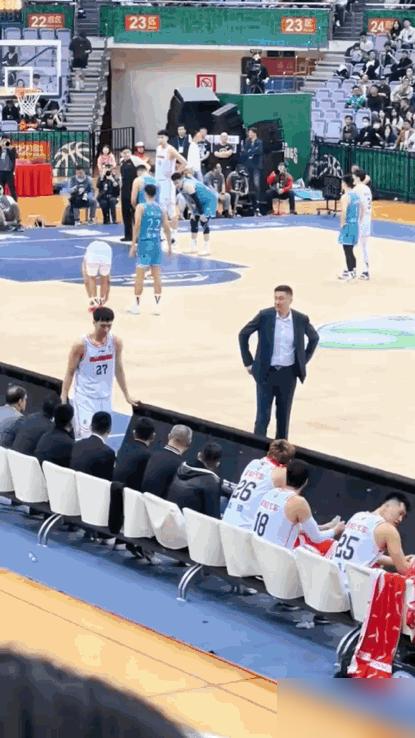 焦泊乔离队，杜锋的“狼性”管理失灵了？广东队刚宣布，焦泊乔因“处理私人事务”