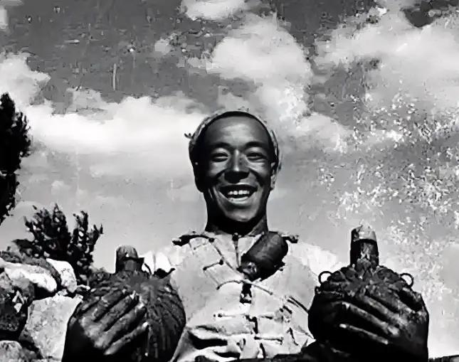 1942年，黄士伟在路上埋60枚地雷icon阻击日军，准备预测日军会停下的地方时