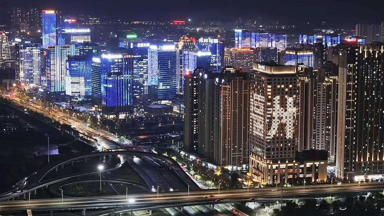 让人实在不敢相信，这只是福州的一座县，这繁华的程度，感觉堪比一些城市的市中心了。