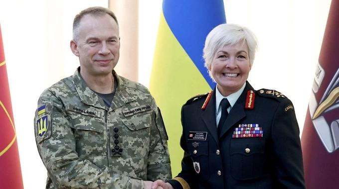 乌克兰武装部队总司令亚历山大·瑟尔斯基与加拿大武装部队参谋长珍妮·卡里尼昂会晤后