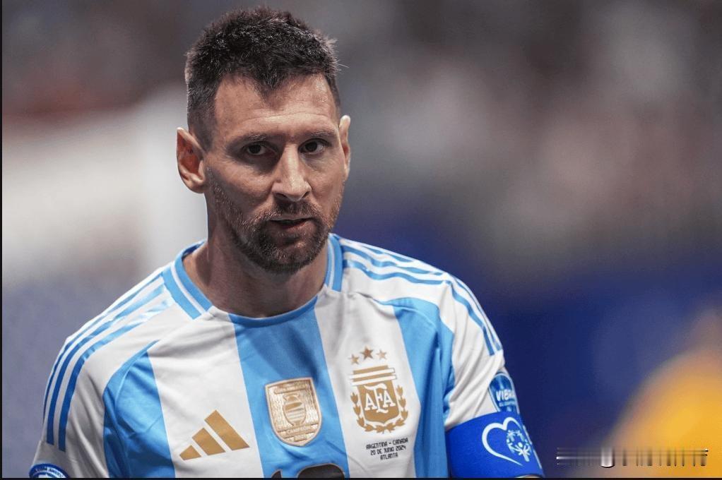 同一届世界杯，居然评出两个完全不一样的最佳球员。FIFA官方直接把金球给了