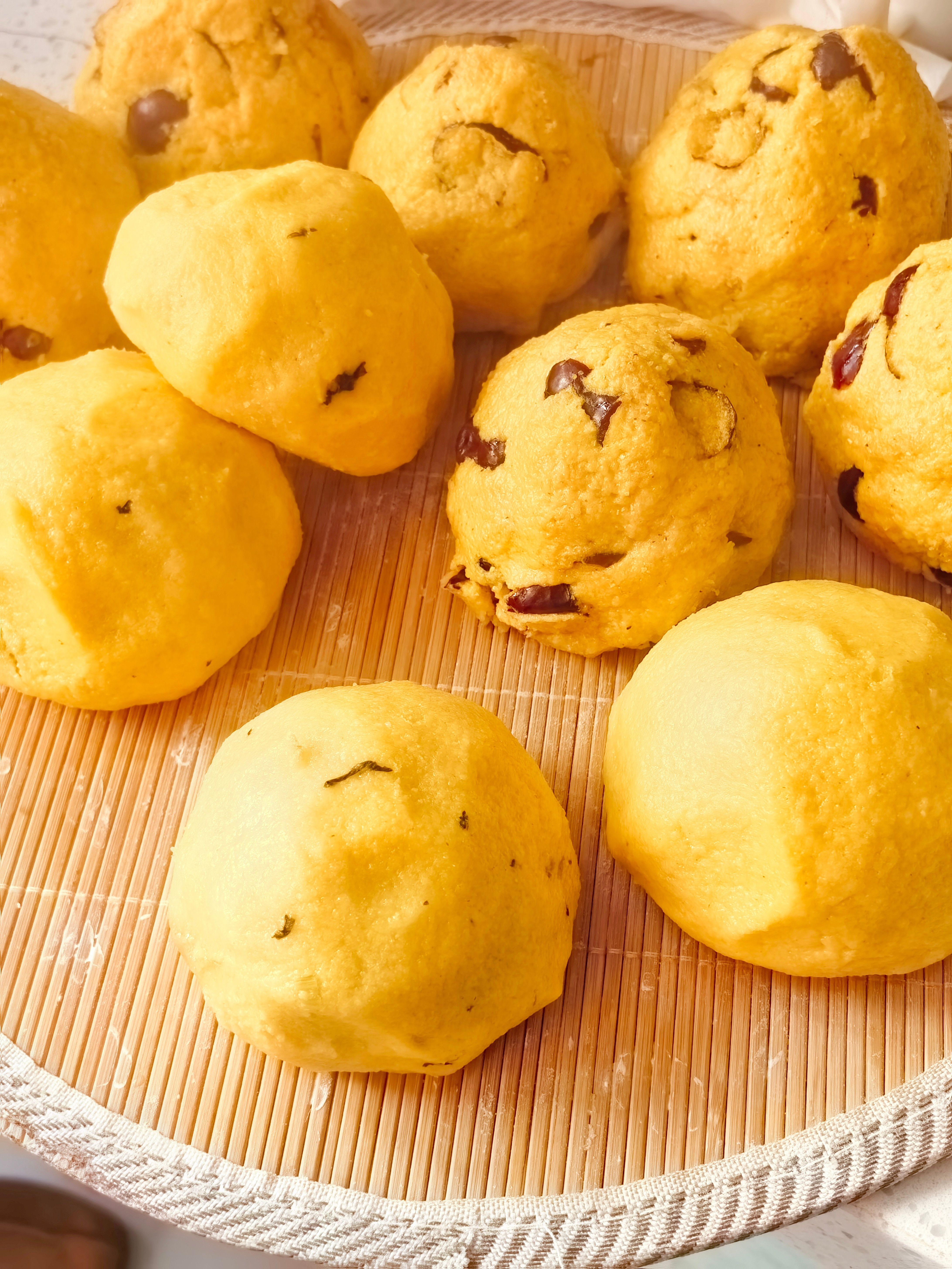 日常从婆婆那儿转一圈还有收获哈，老人家蒸的玉米面带着枣的窝窝头和菜团子老好吃了～