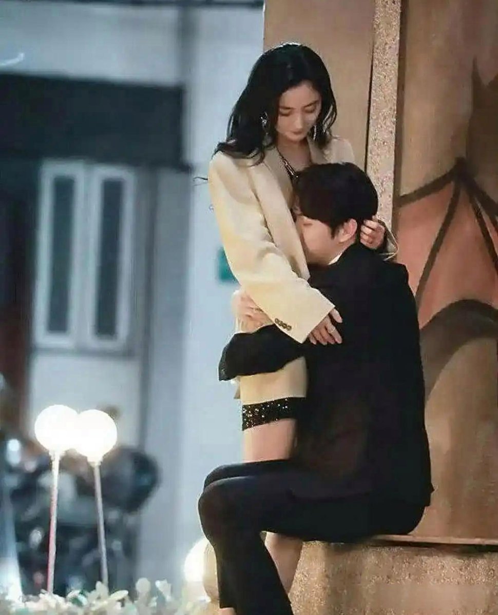 这个时候，谁不得同情杨幂一下？