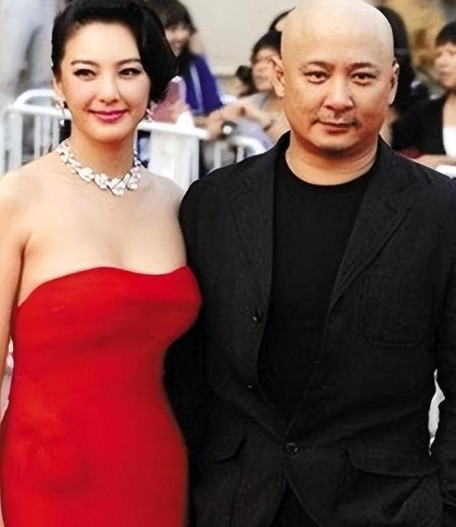 ☁2011年，王全安全然不顾女友余男怀孕，私下约张雨绮吃饭，两人喝的有点多