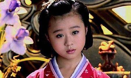 公元前163年,汉惠帝刘盈的皇后张嫣病逝,享年40岁。宫女在替她净身入殓时发现,