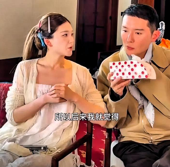 赵露思在刘冲直播间说了一句话，我听完整个人都舒服了。她说自己不爱去红毯。状态