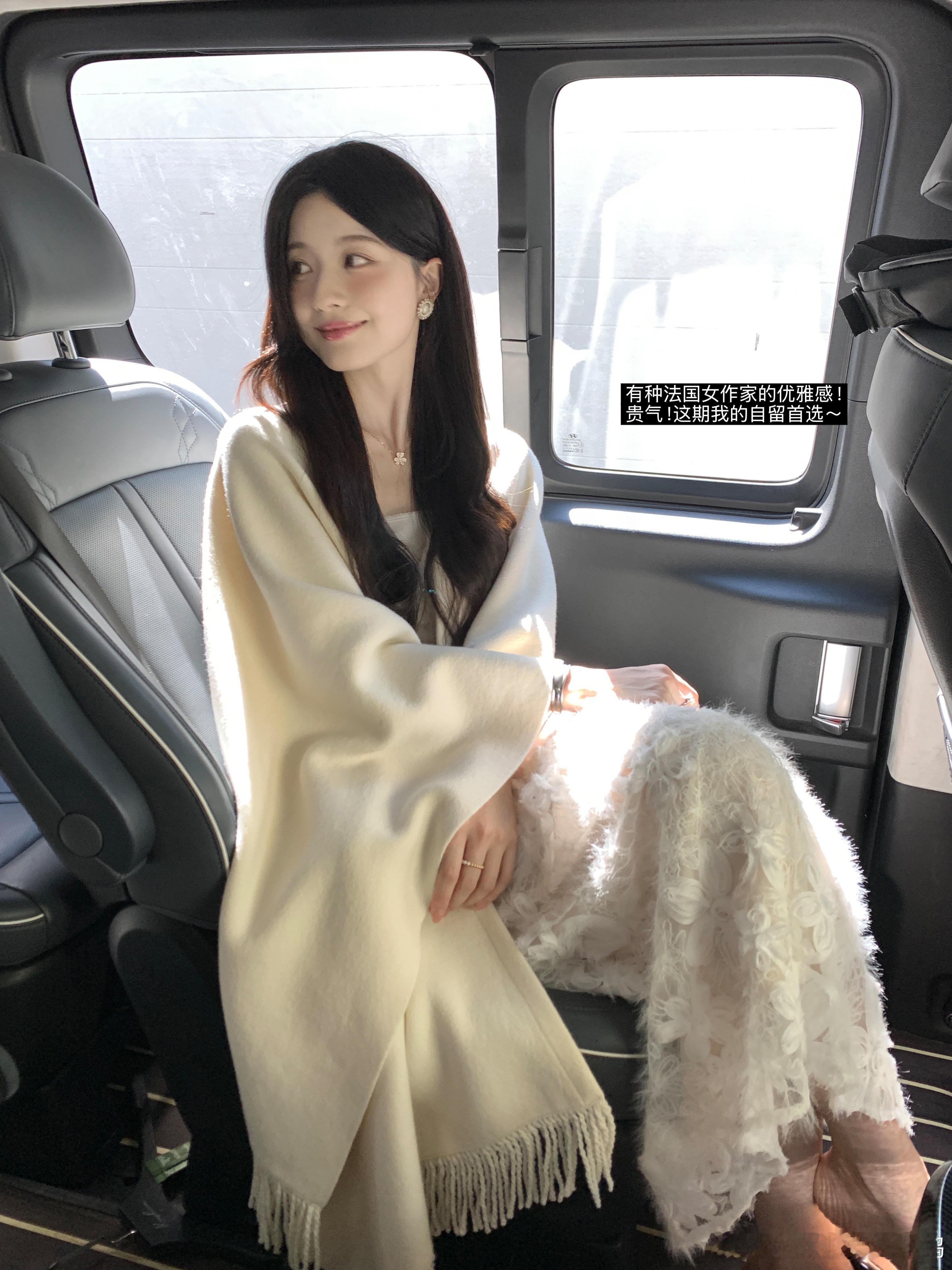 这组太“小贵妇”啦！！刚拍完马上就想给你们看！大女主人生披肩！奢感老钱BC风～太