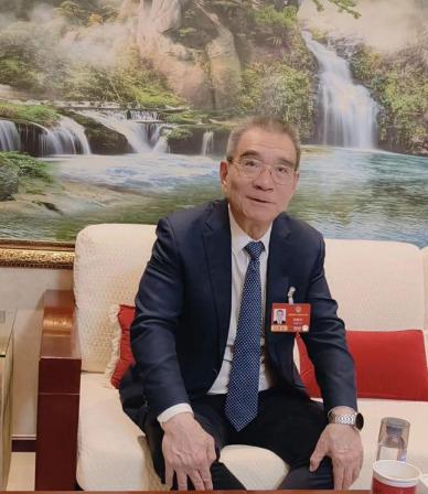 欧美刚给中国扣上“产能过剩”的帽子，林毅夫直接把桌子掀了：凭什么中国东西卖得又多
