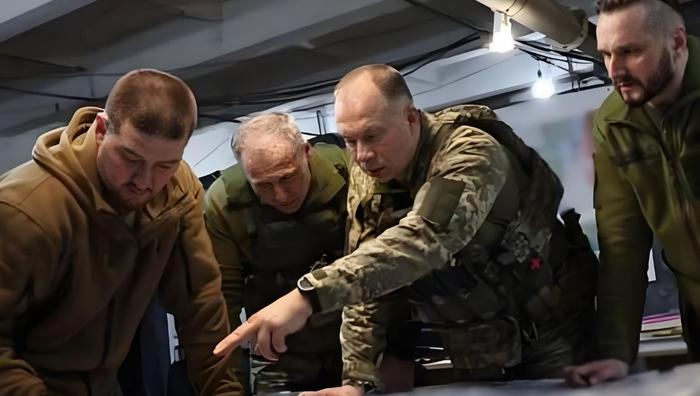 战场上，波克罗夫斯克方向，乌军司令西尔斯基说：乌克兰武装部队继续控制着波克罗夫斯