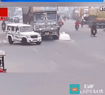 印度SUV司机当场去世在印度能开得起车的都是人中精英。能开印度国产的Ma