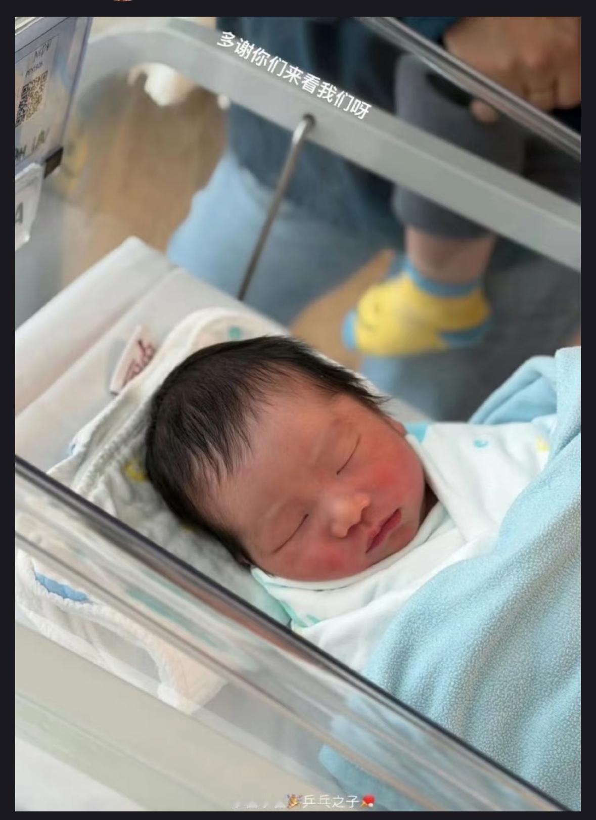 黄镇廷更新喜得贵子——儿女双全啦2026年2月24日，农历正月初八，港队黄