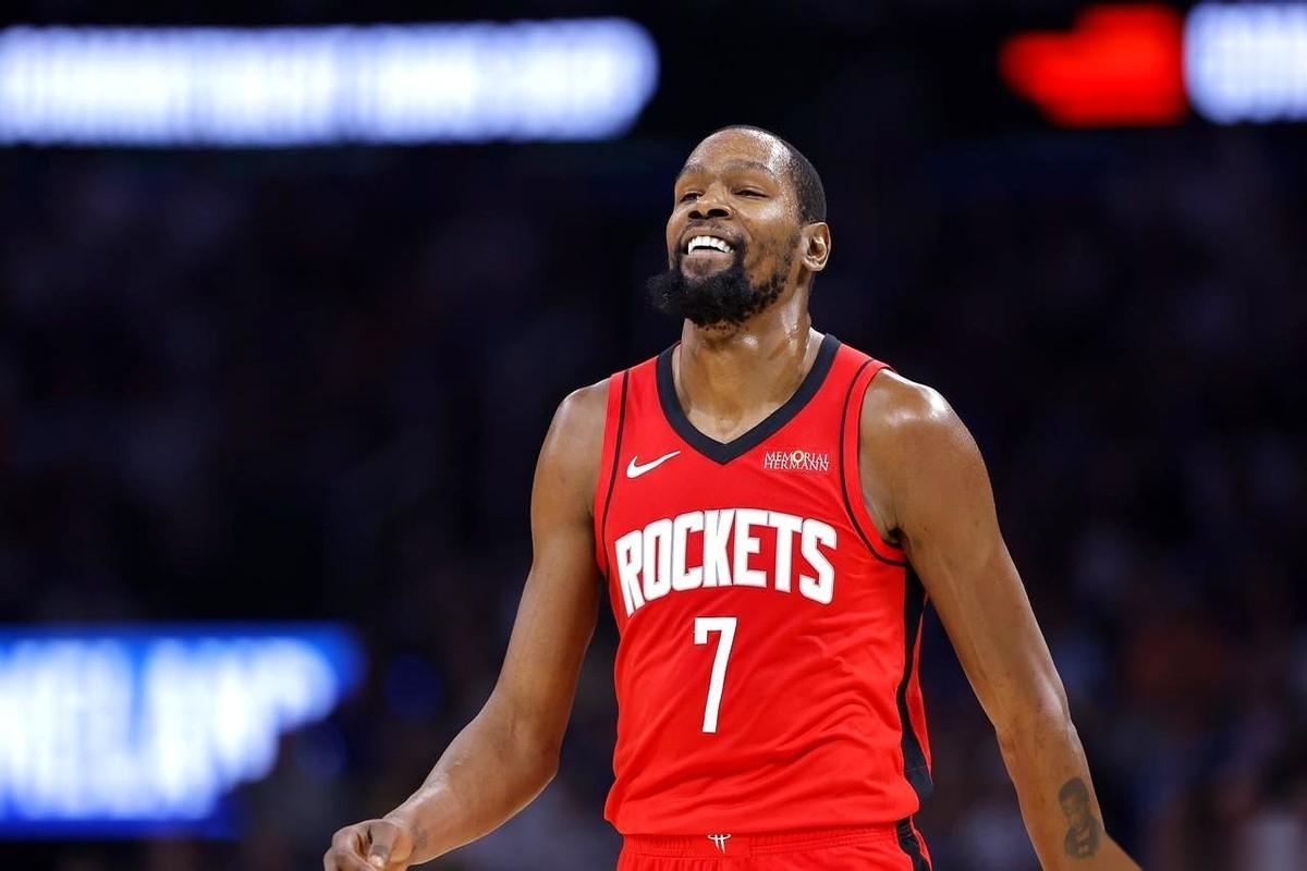 网上刷到一张NBA榜眼得分单，看完手里的水都凉了。第一名，杜兰特，场均25.5