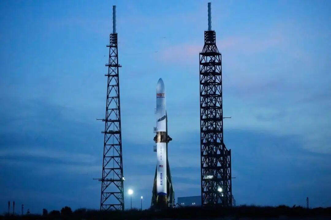 美国国家航空航天局（NASA）原计划用于登月的一枚火箭于周四晚在发射台上发生爆炸
