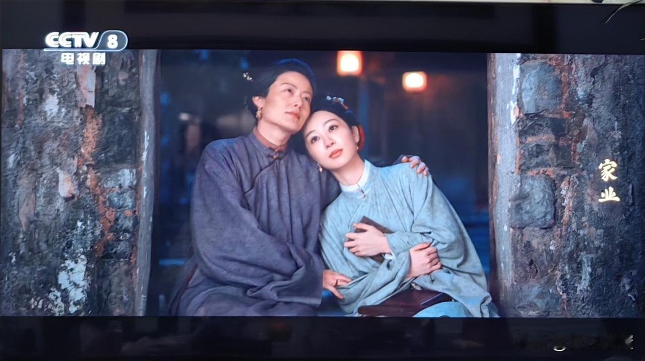 1983年出生的徐百慧，在电视剧《家业》中，扮演1992年出生的杨紫的娘。9