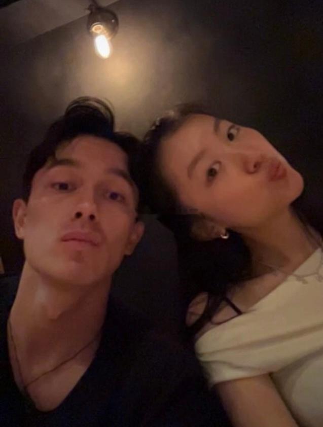 陈康堤21岁生日，男友发与陈康堤合照祝生日快乐。​​​