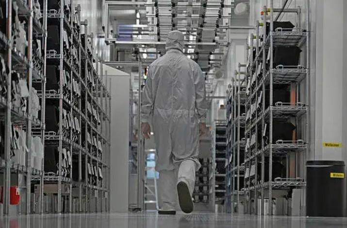 荷兰政府“明抢”中企后，中国已禁止安世出口！阿斯利康、飞利浦、壳牌这些在中国有巨