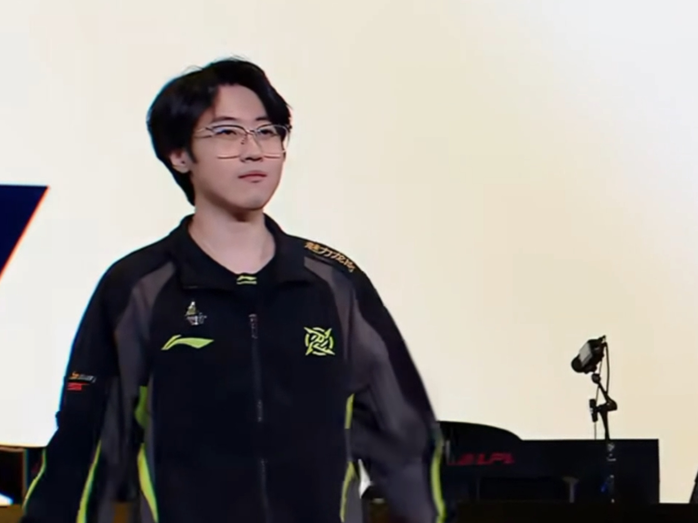 谁压抑了？blg对战nipNIP电子竞技俱乐部