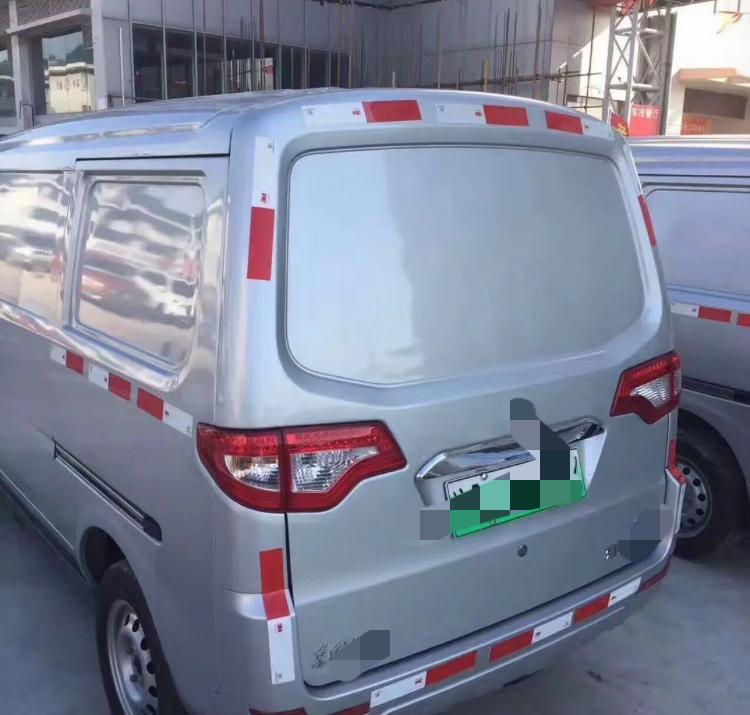 有时候，有一群看似无用的酒肉朋友也挺好。干了二十年的工厂突然关停，一家人全靠他