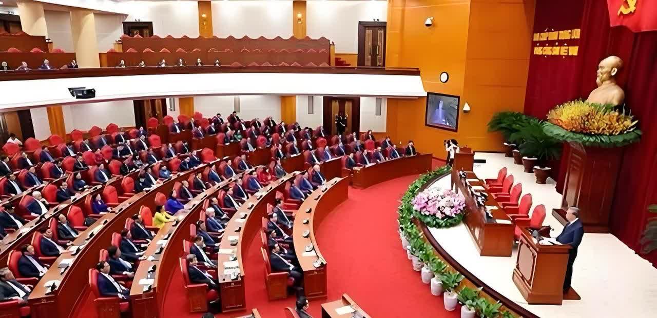 近期阮春福、武文赏等几位越南高层接连被免职，这一变动背后，实则是越南南北两大派系