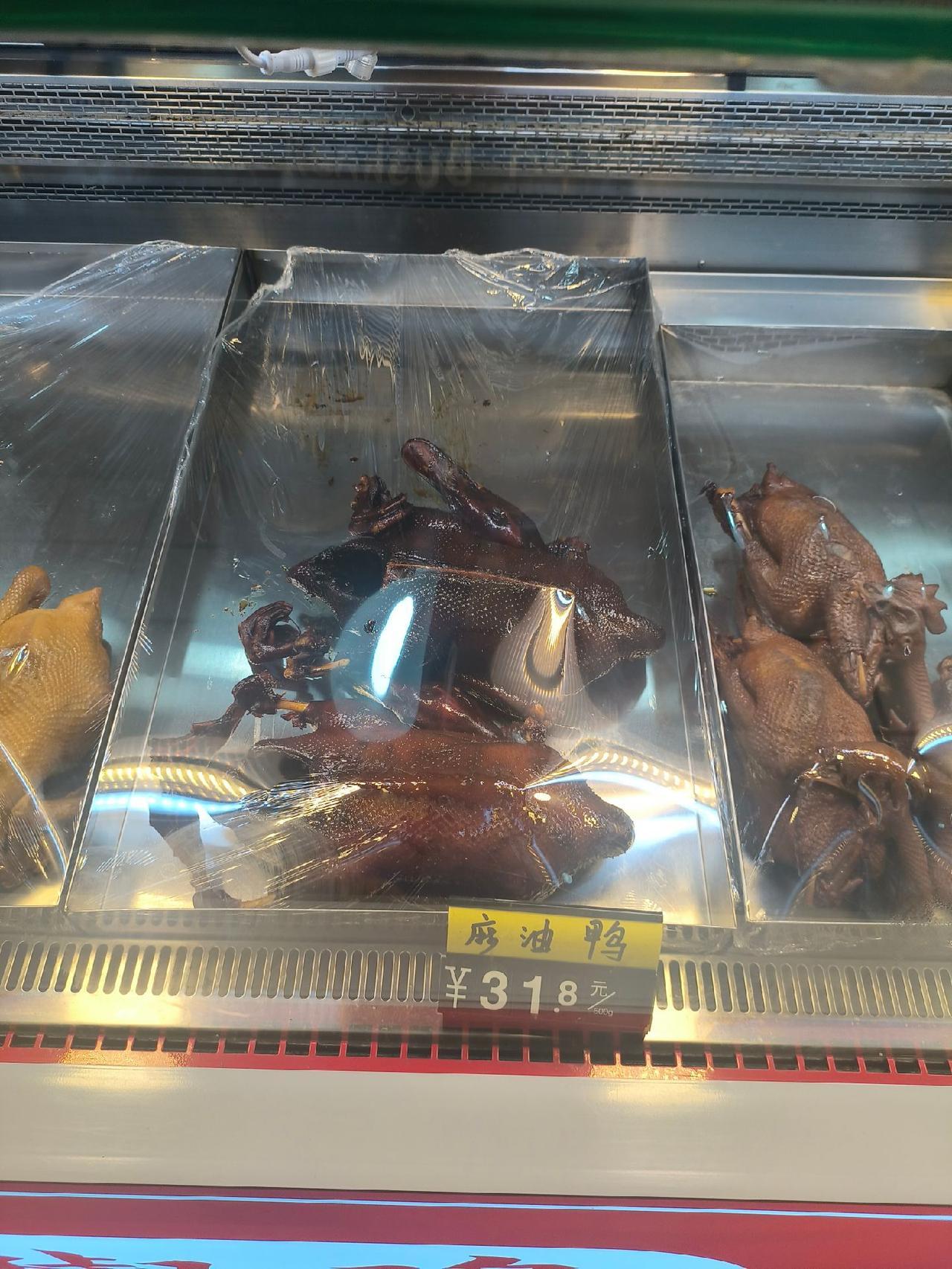 😋口味：他家在洛阳也是个连锁品牌，招牌主打的就是麻椒鸡。所以其他的卤味味道一般