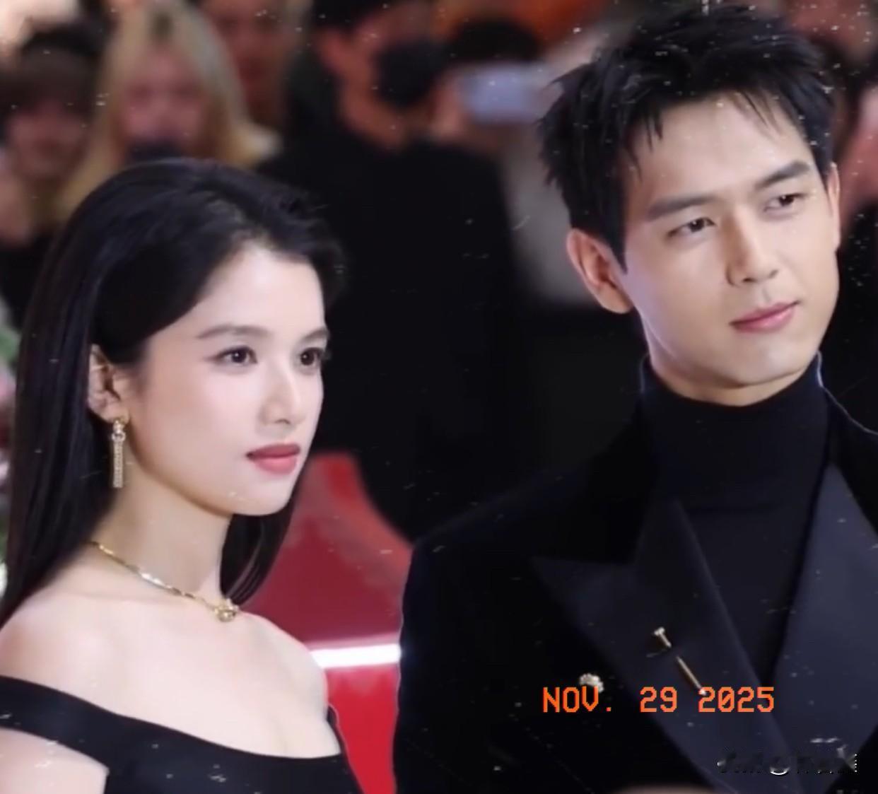 李现、张婧怡同框出席活动，男帅女美好养眼！有网友在上海恒隆广场偶遇李湘张婧怡