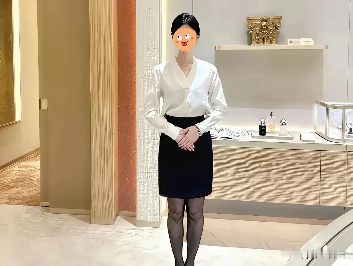 响水金店副店长，架不住大客户金主的魅力，偷偷背着老公越界，与金主玩出不少花样，现