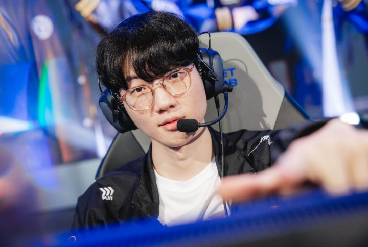 JDG老板蓝莲花现身朱开直播间: 透露Viper100%签约BLG