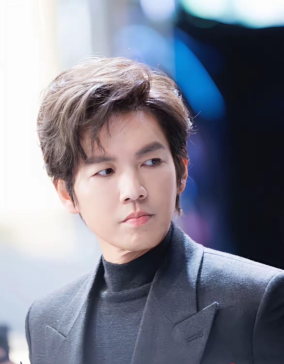 43岁的胡歌在拍创业剧，45岁的霍建华在拍都市剧，而51岁的钟汉良还在拍偶像剧！