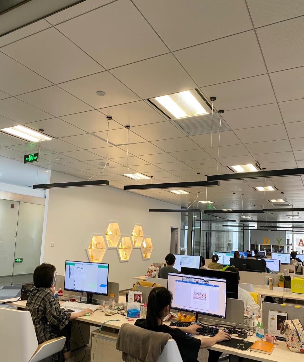 被闺蜜惊到了！为了找工作，她最近悄悄干了这件“大事”！真的，昨天见到闺蜜，我