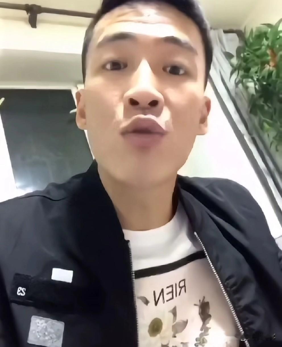 小胖爆料刘一手1月份带着3个亿回归打PK！