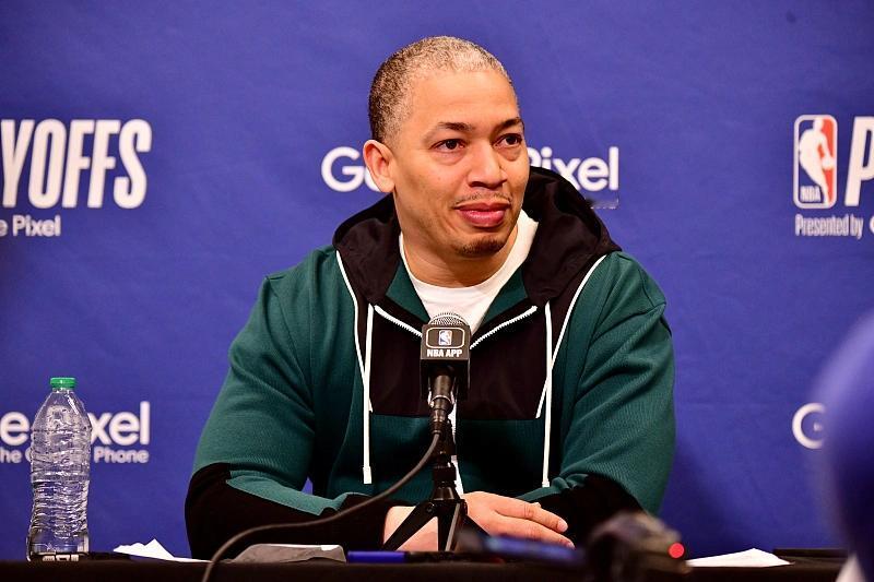 只有泰伦卢在研究怎么输球快船轻松输给灰熊，战绩稳居联盟倒数第三，快船输的越多