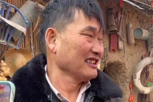 2月13日，大衣哥女儿朱雪梅结婚，这事儿一下成了全网焦点。新郎一表人才，是邻村帅