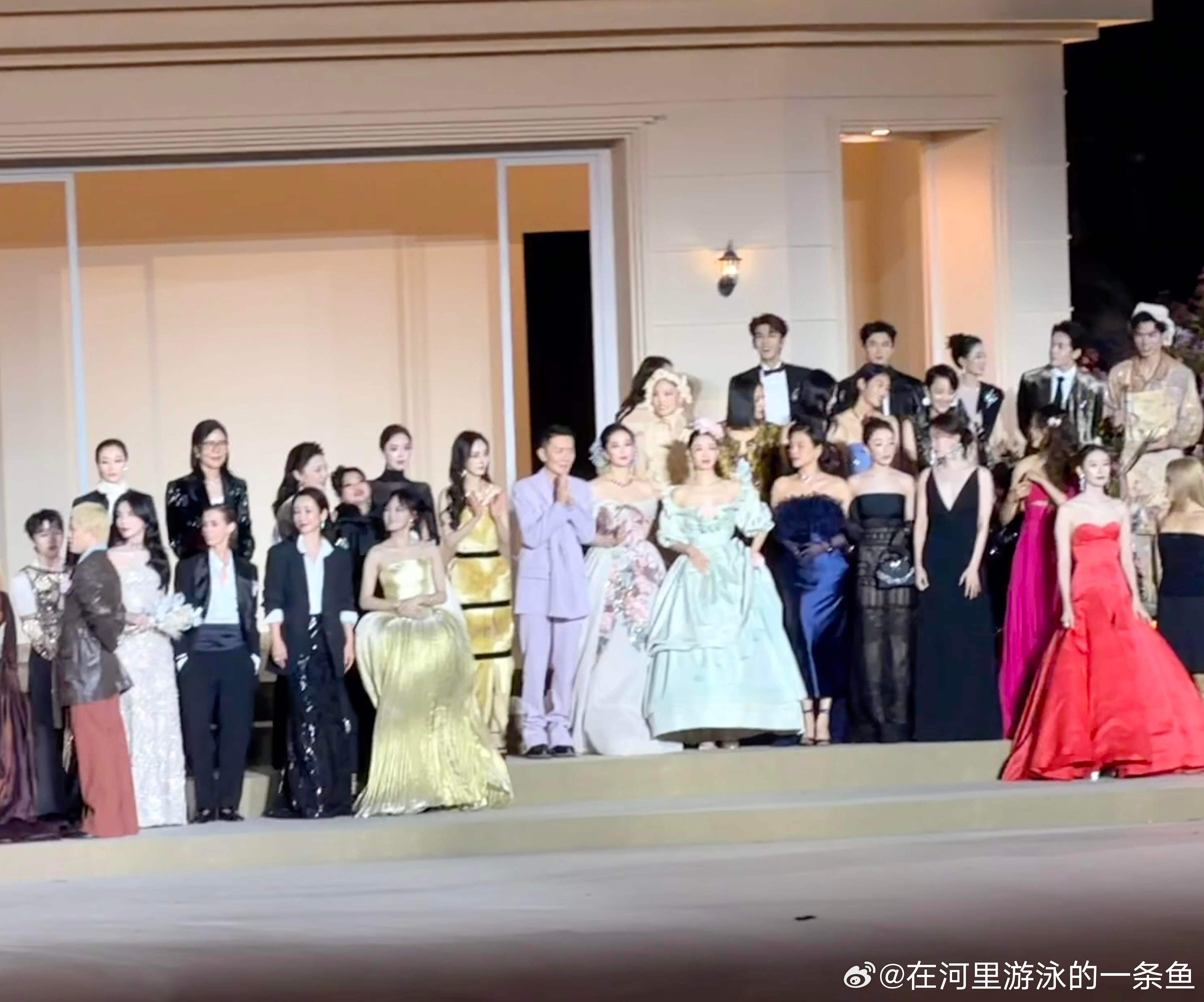 VOGUE盛典｜经典的大合照环节VOGUE盛典大合照释出！满讲究的站位～不过