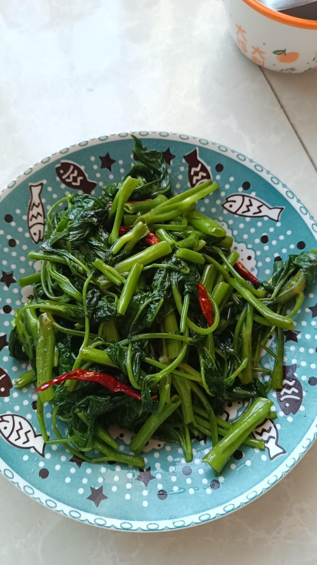 我一儿一女，我现在就想，如果就生我女儿一个，老了全靠女儿养，我女儿要多累，俩孩我