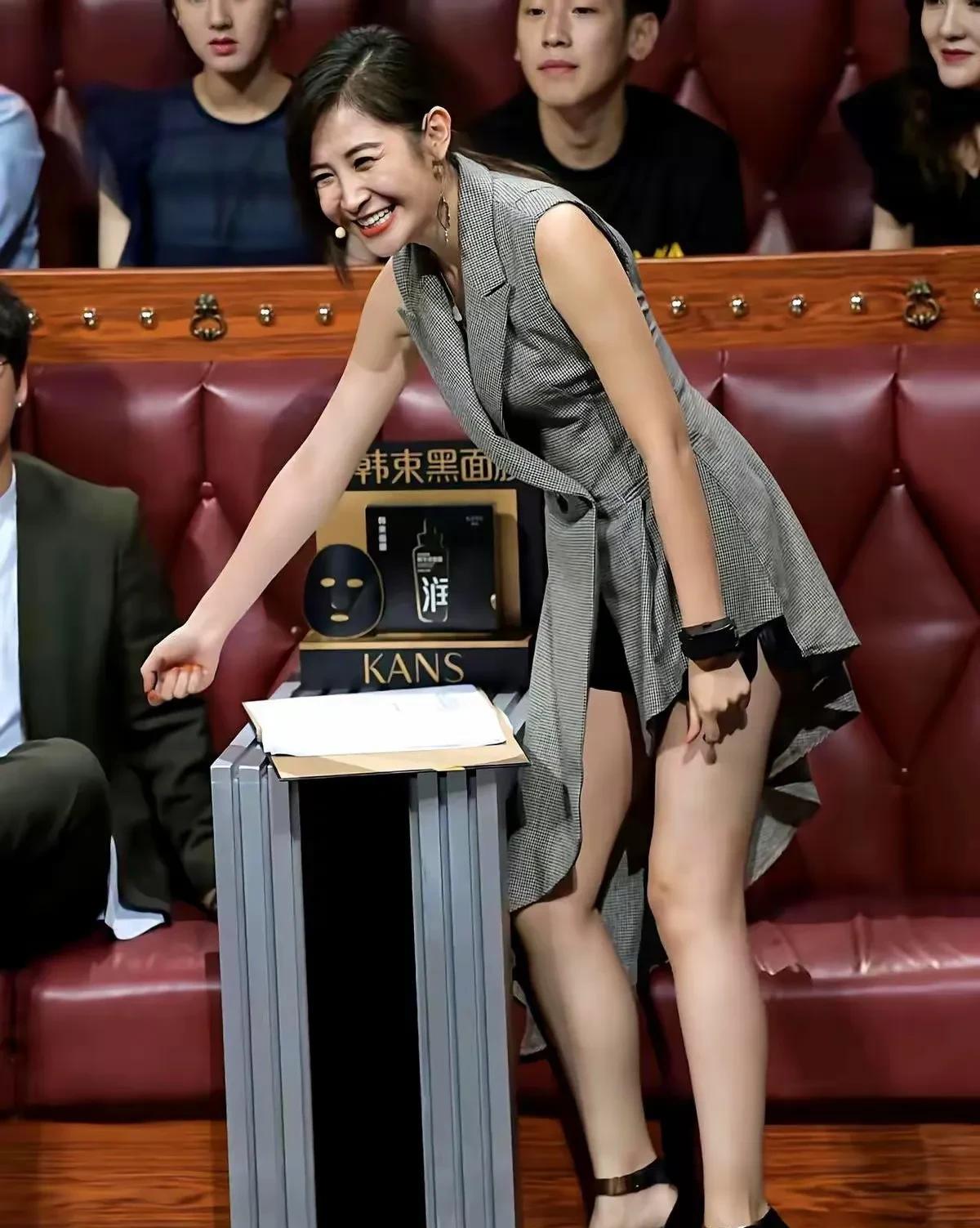 汪聪身高170cm，不展现真可惜！往镜头前一站，浑身灵气四溢。即便是演职场新人，