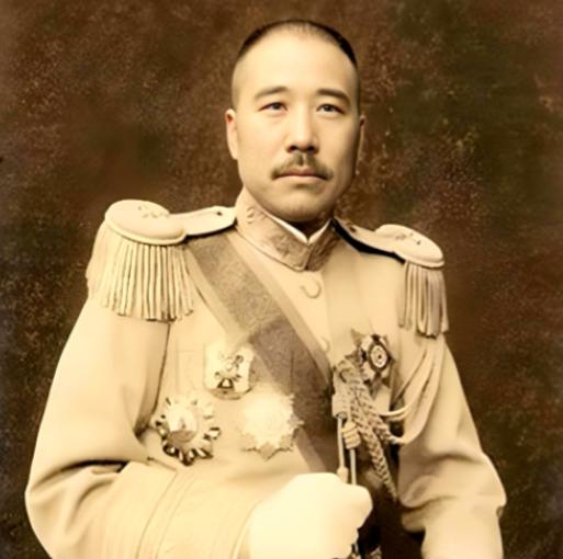 1926年，被戏称为“剥皮将军”的张宗昌终于如愿以偿霸占美人陈佩瑜，同房之夜，张