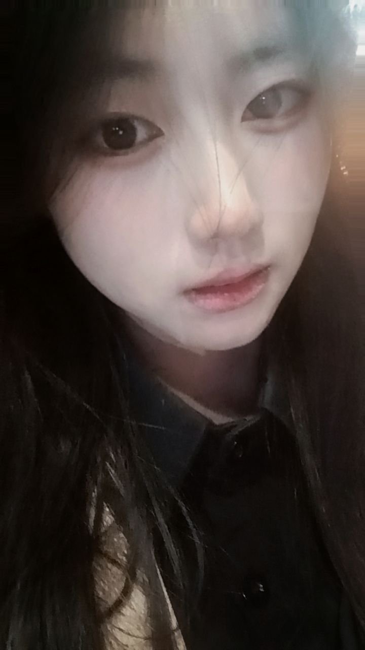 想扒我大头照的你们有福了，我太宠你们了，我自己来吧！等我哪天找到证件照的原件，给
