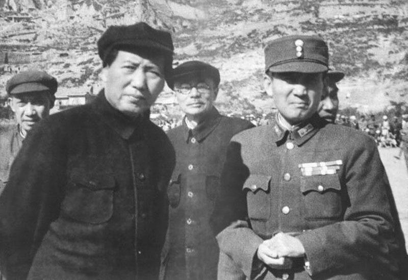 1949年，一次晚宴上，张治中瞅准毛主席身边终于没了旁人，快步上前，压低声音却直