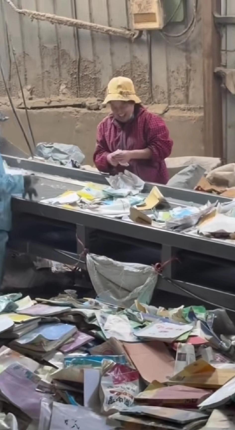 “书中自有黄金屋”倒没怎么听说过，但书中夹有纸币的事儿倒是听了不少。不过，书被卖