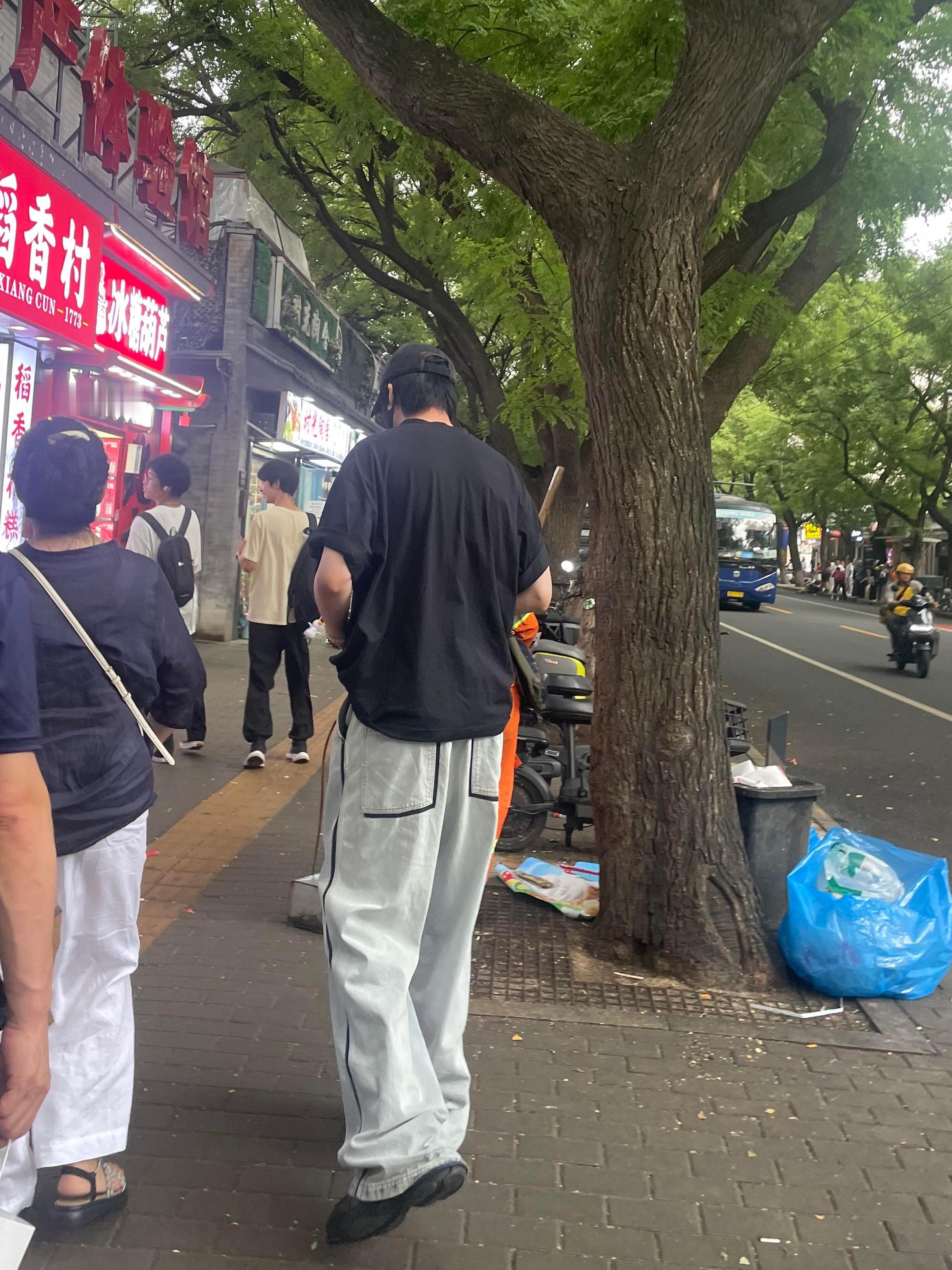 这么长一条人肯定是刘宇宁没错🫳🏻南锣鼓巷偶遇刘宇宁南锣鼓巷偶遇刘宇宁逛街​
