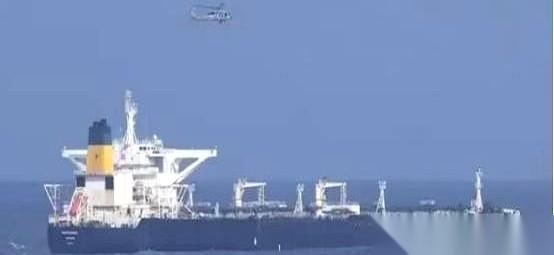 我跟你讲，有时候决定生死的，不是导弹航母，可能就是一桶油漆。一艘叫“贝拉一号”