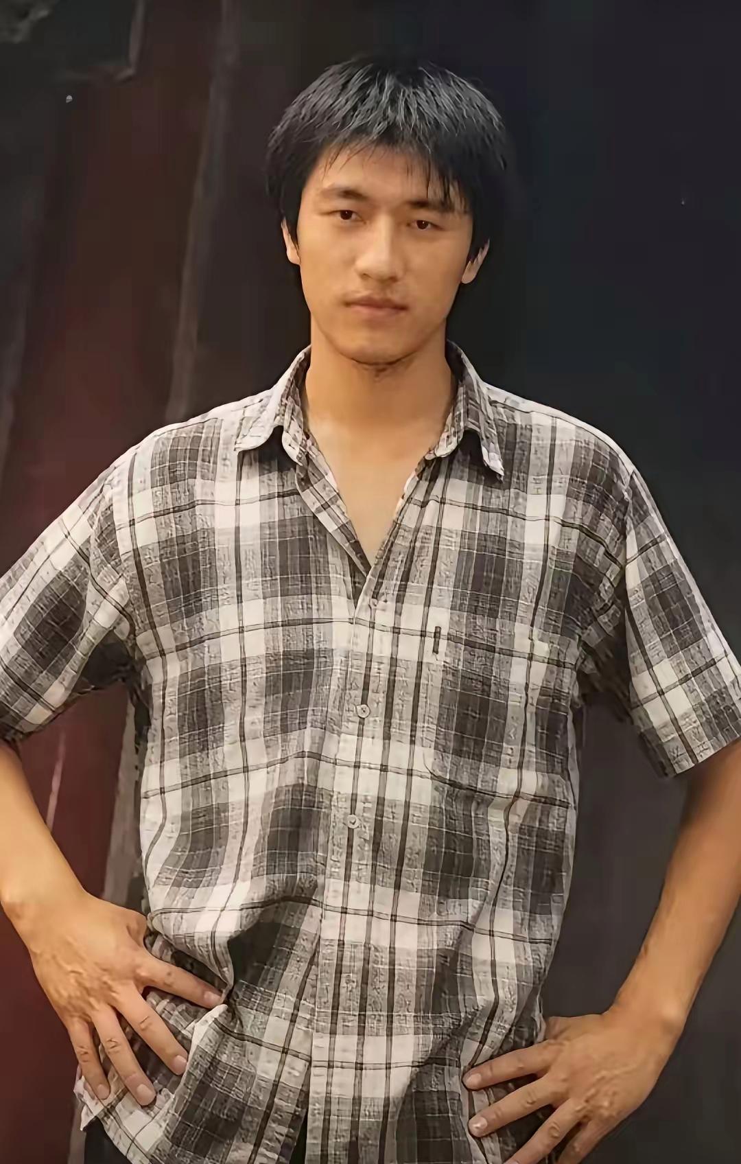 张雪峰为什么能受欢迎?张雪峰“十大清醒语录”：1.普通家庭的孩子，没有资格谈兴