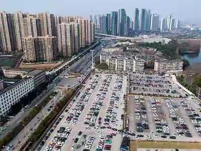 月薪6000，买个20万的车，你是不是也觉得没什么？老周就这么干的。三年前贷款