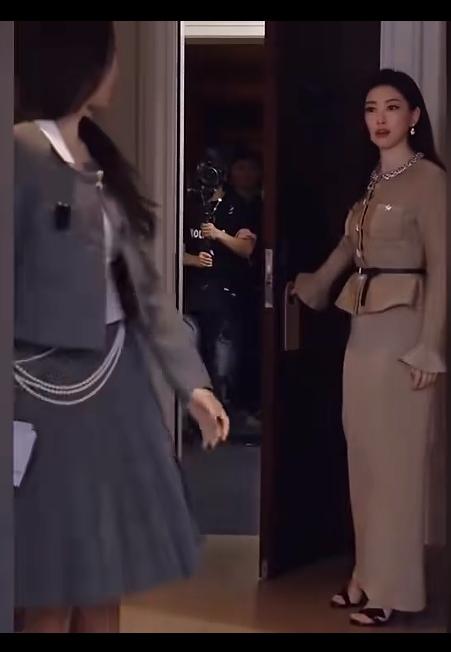 前MTV主持人（朱珠）的惊诧：“虎”成这样还能当主持人，🉐是啥家庭啊[what