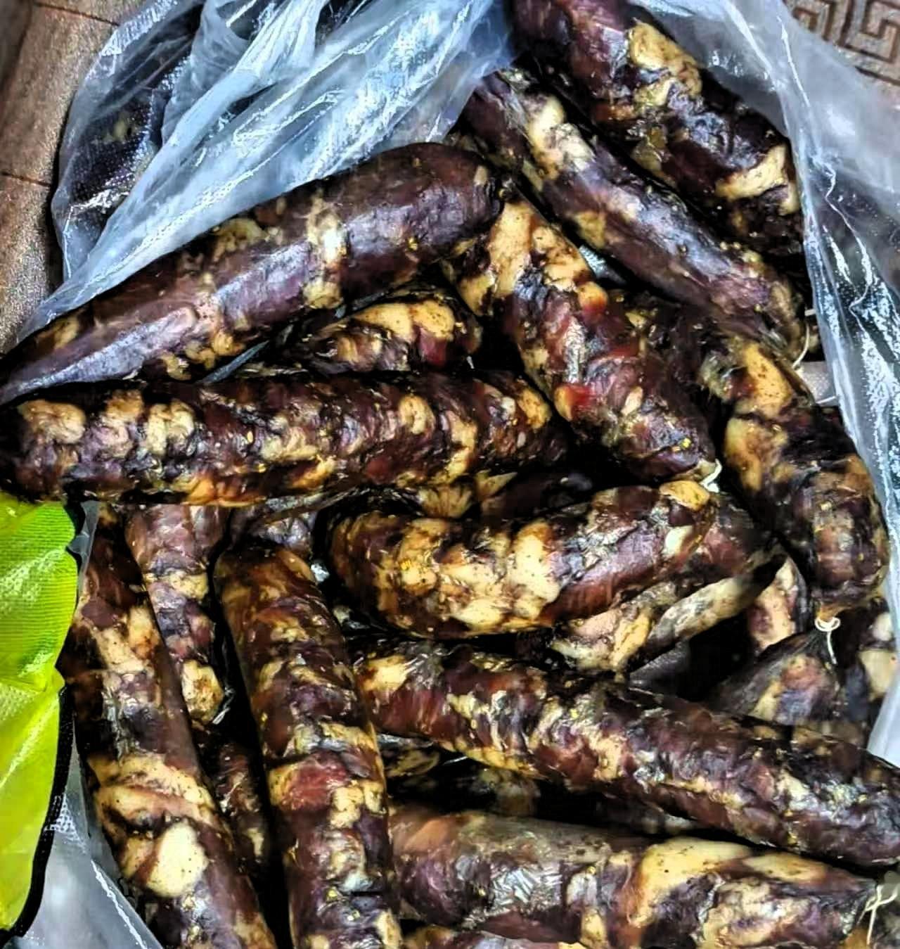 我表弟去年结婚买房找我借了10万块钱没提过利息，也没催过还款，想着都是一家人，