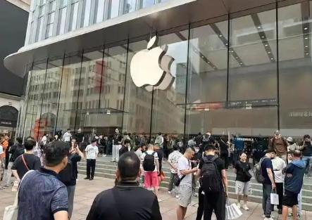 黄牛，团灭了。往年iPhone首发，黄牛加价三千都有人抢，今年iPhone