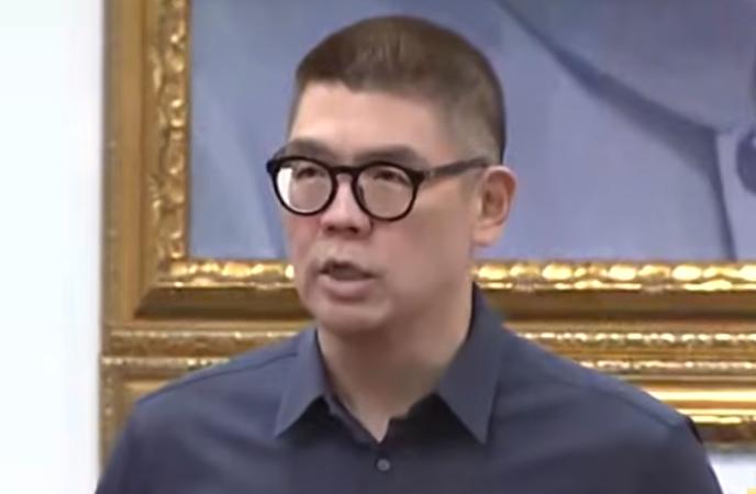 今天，国民党前副主席连胜文回忆，2009年底他被诊断出有肾脏恶性肿瘤，简直是晴天
