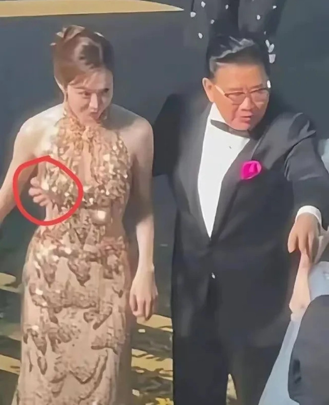 曹可凡又一次被人人喊打，说实话这个主持人我也不太喜欢，但我觉得他搂姜妍的这个举动，应该不是故意的