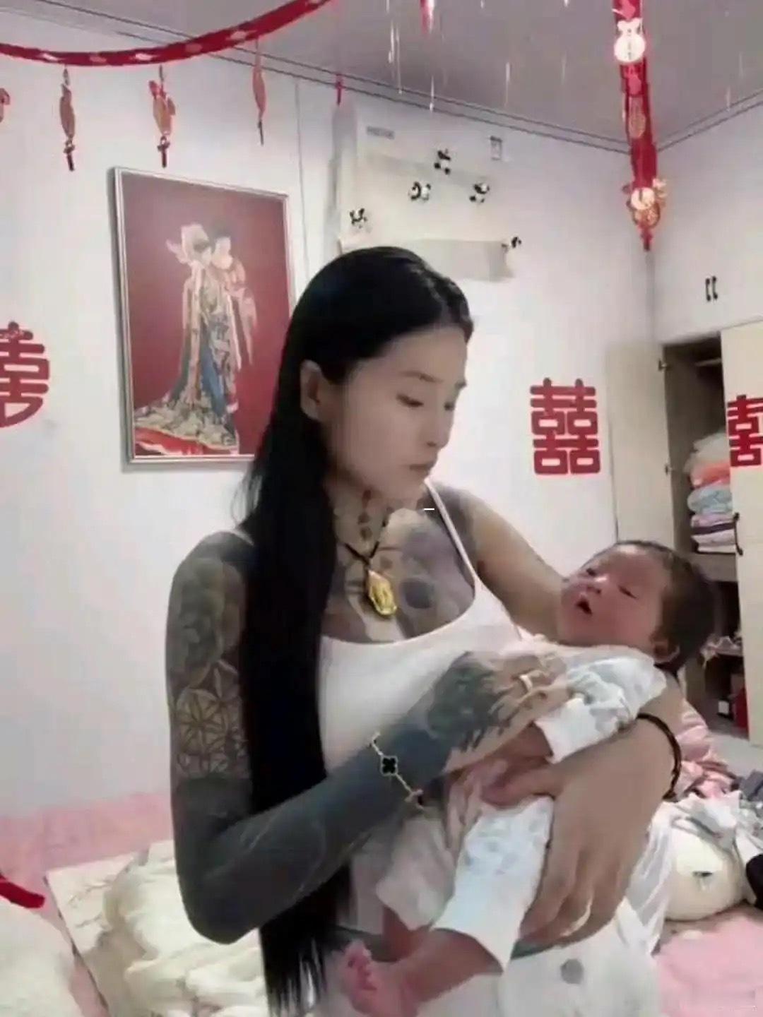 这小孩遇上天崩开局了吧​​​
